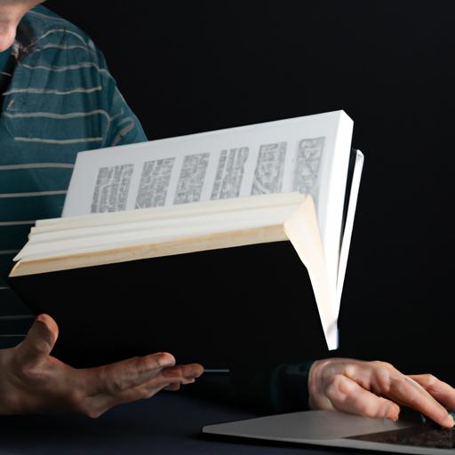 Kiếm tiền online cho dân IT: Một người đang cầm một cuốn sách với một chiếc máy tính đặt trước mặt